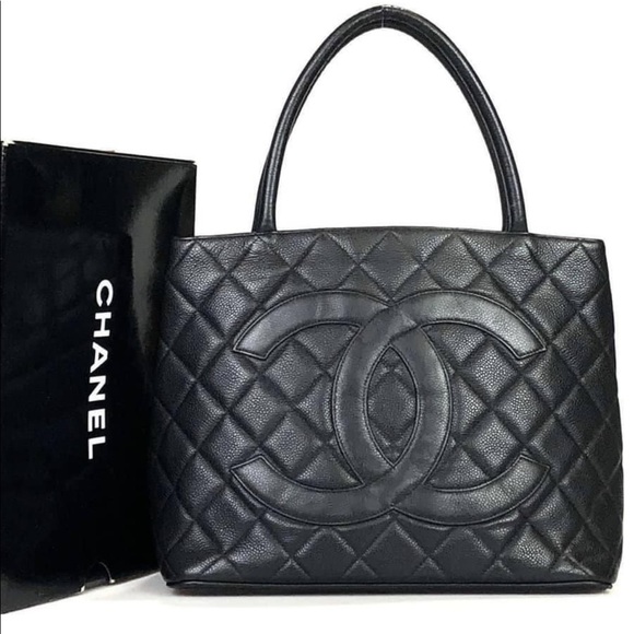 CHANEL Handbags - Chanel tote